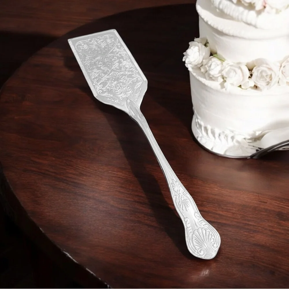 Beautiful antique Kings Pattern looks pie or cake server, made in Italy